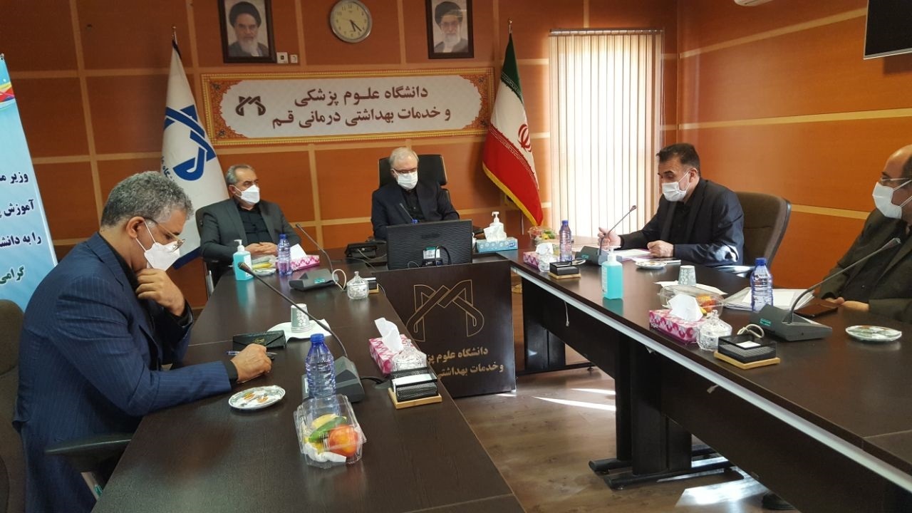 نمکی به قم سفر کرد