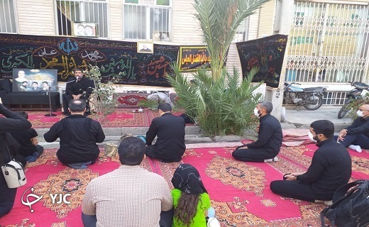 روضه&zwnj;خوانی مداح مشهور در جوار منزل شهیدان جعفری در قم +تصاویر