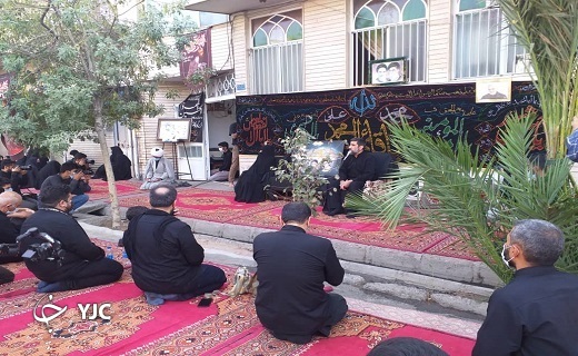 روضه&zwnj;خوانی مداح مشهور در جوار منزل شهیدان جعفری در قم +تصاویر