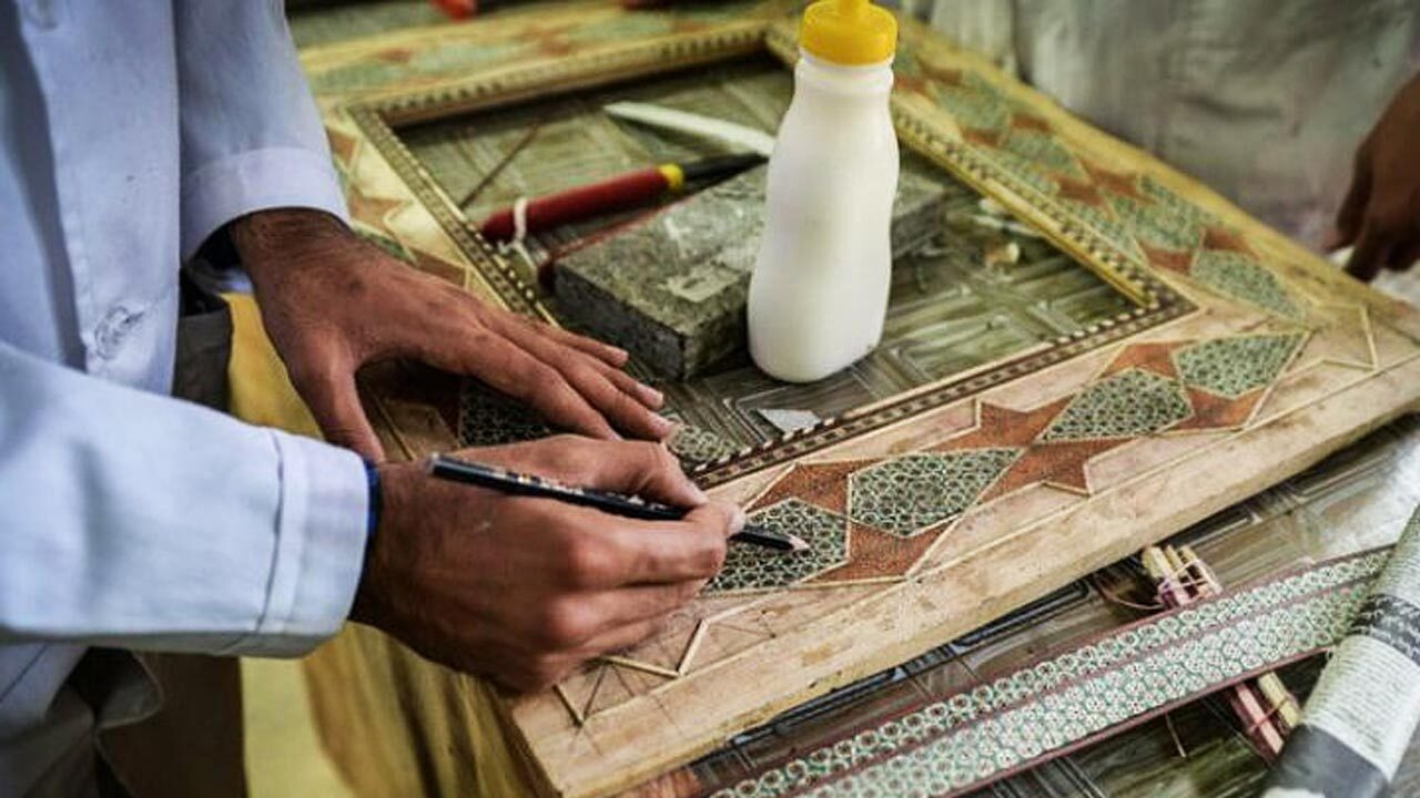 آموزش هنر زیبای خاتم کاری در قالب پرچم ابا عبدالله الحسین (ع) + فیلم