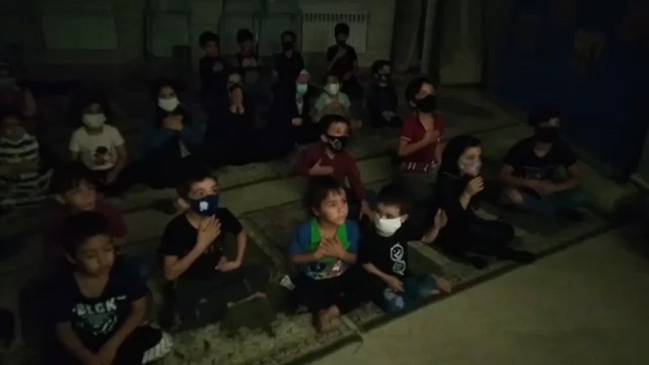 نوای محرمی کودکان کاشان در شب تاسوعای حسینی + فیلم