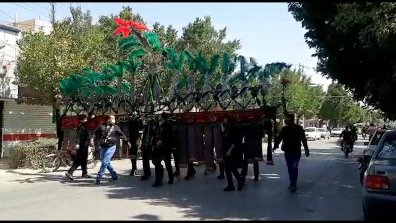 علم کشی عاشقان حسینی در شهرضا + فیلم