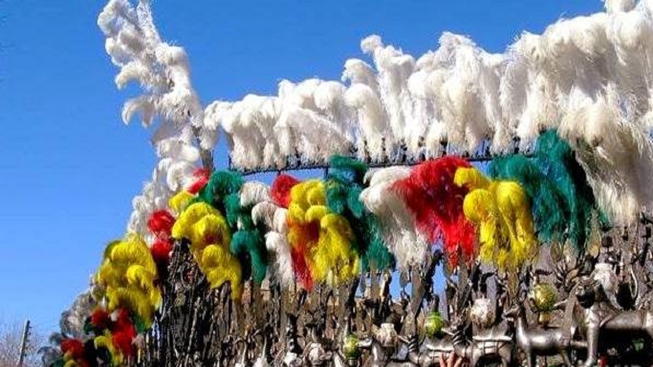 علم کشی عاشقان حسینی در امامزاده حسن + فیلم