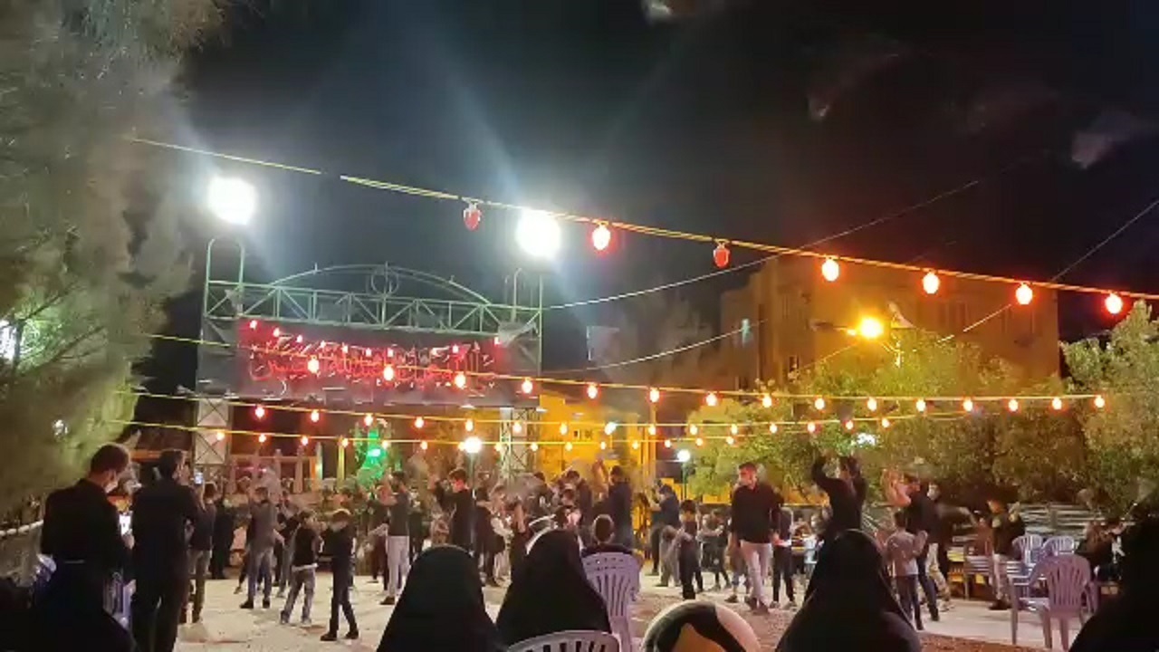 زنجیرزنی عاشقان حسینی در تفرش + فیلم