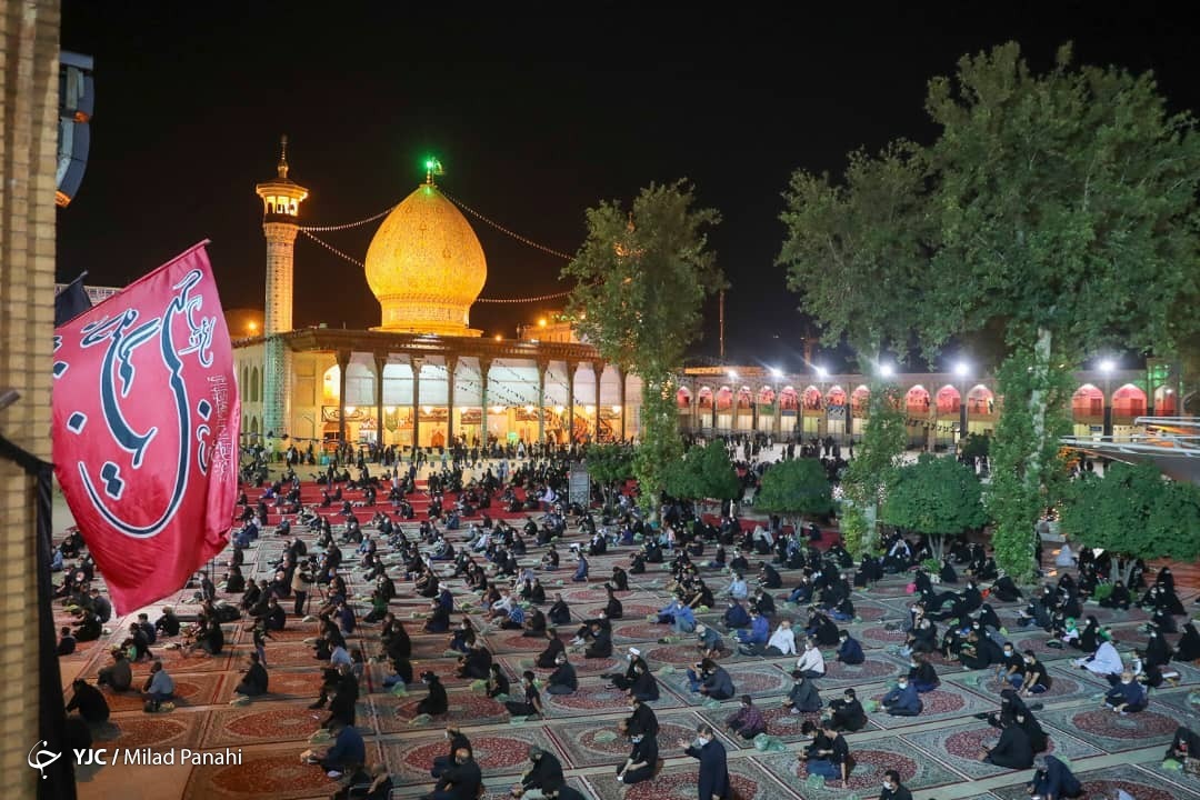 شاهچراغ (ع) در شب عاشورای حسینی سوگوار است