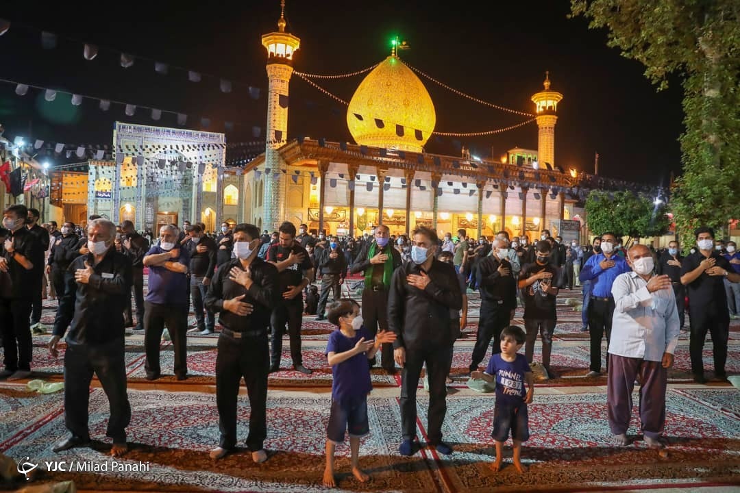 شاهچراغ (ع) در شب عاشورای حسینی سوگوار است