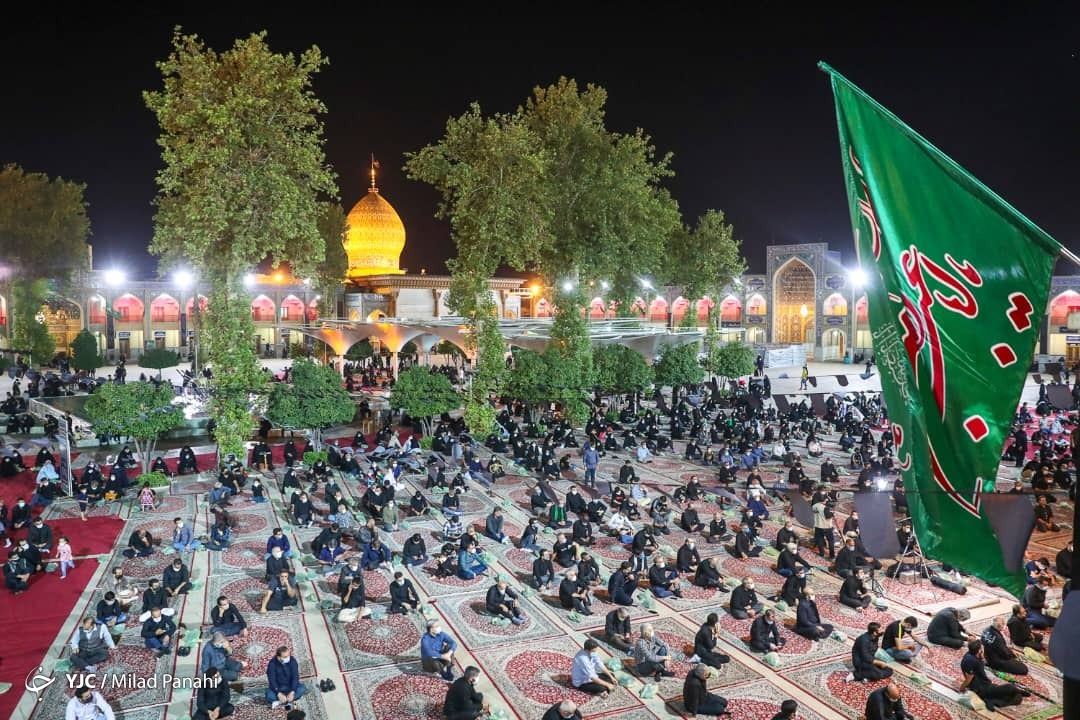 شاهچراغ (ع) در شب عاشورای حسینی سوگوار است