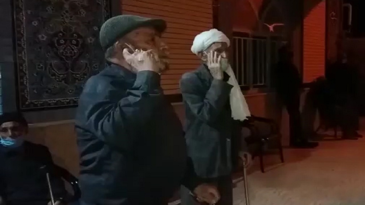 چاووشی‌خوانی پیر غلامان امام حسین (ع) در شب عاشورا + فیلم