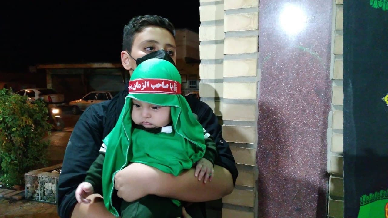 تصاویری از حضور پرشور عاشقان حسینی در شب عاشورا