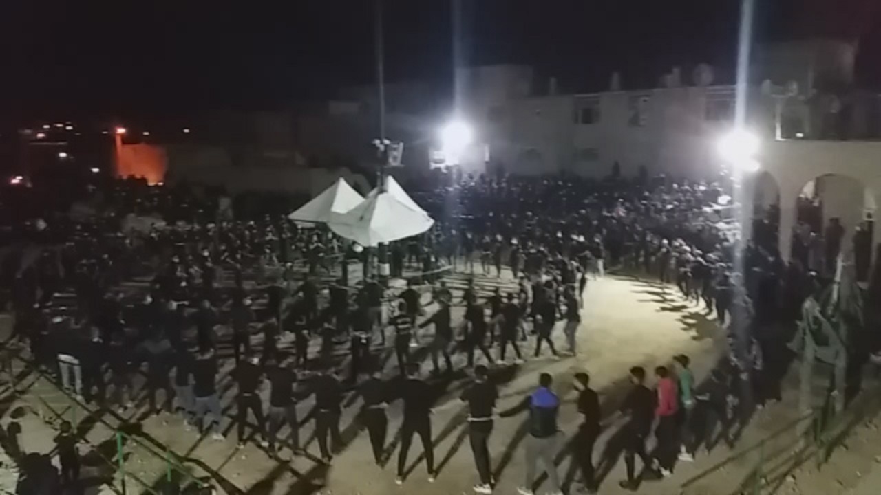 مراسم عزاداری پرشور حسن، حسین (ع) شب عاشورا در نردین + فیلم
