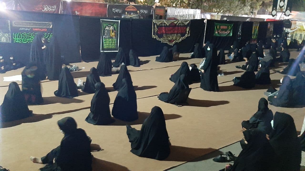عزاداری عاشقان حسینی در شب عاشورا + فیلم