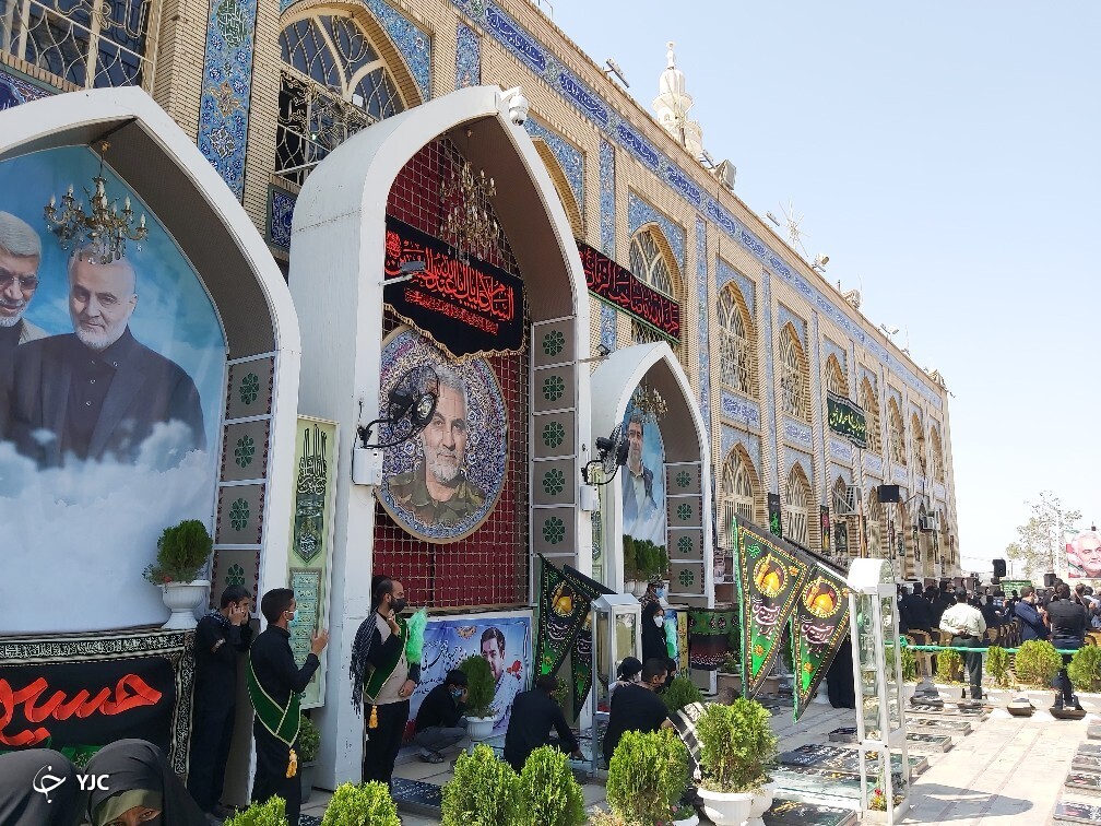 عزاداری عاشورا در گلزار شهدای کرمان 