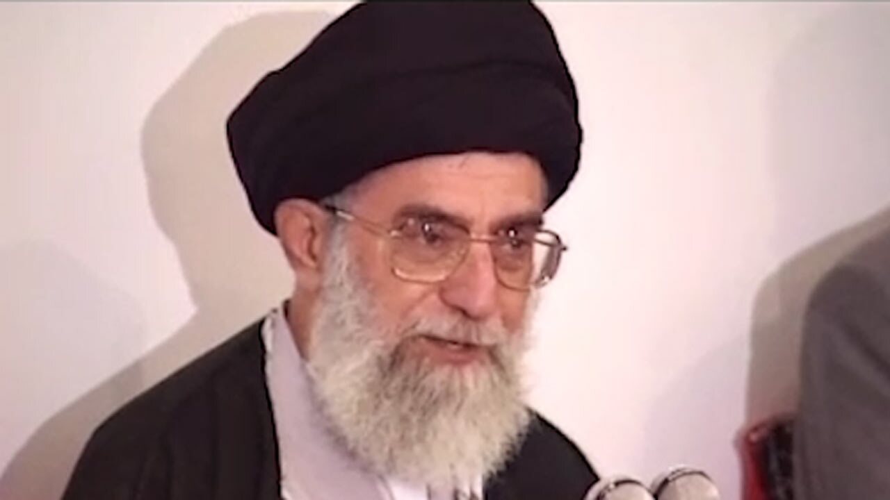 مرثیه‌ خوانی رهبر انقلاب به زبان آذری در مورد امام حسین (ع) + فیلم