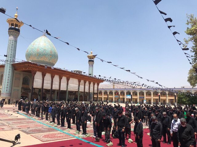 نماز ظهر عاشورا در بقاع متبرکه فارس و حرم شاهچراغ (ع) اقامه شد + تصاویر