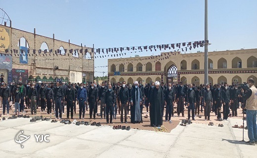 اقامه نماز ظهر عاشورا در خراسان جنوبی + تصاویر
