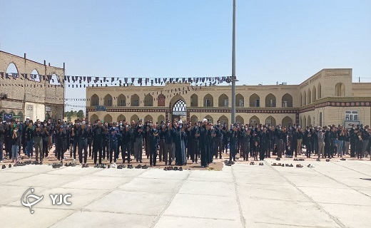 اقامه نماز ظهر عاشورا در خراسان جنوبی + تصاویر