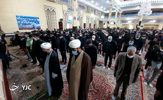 اقامه نماز ظهر عاشورا در خراسان جنوبی + تصاویر