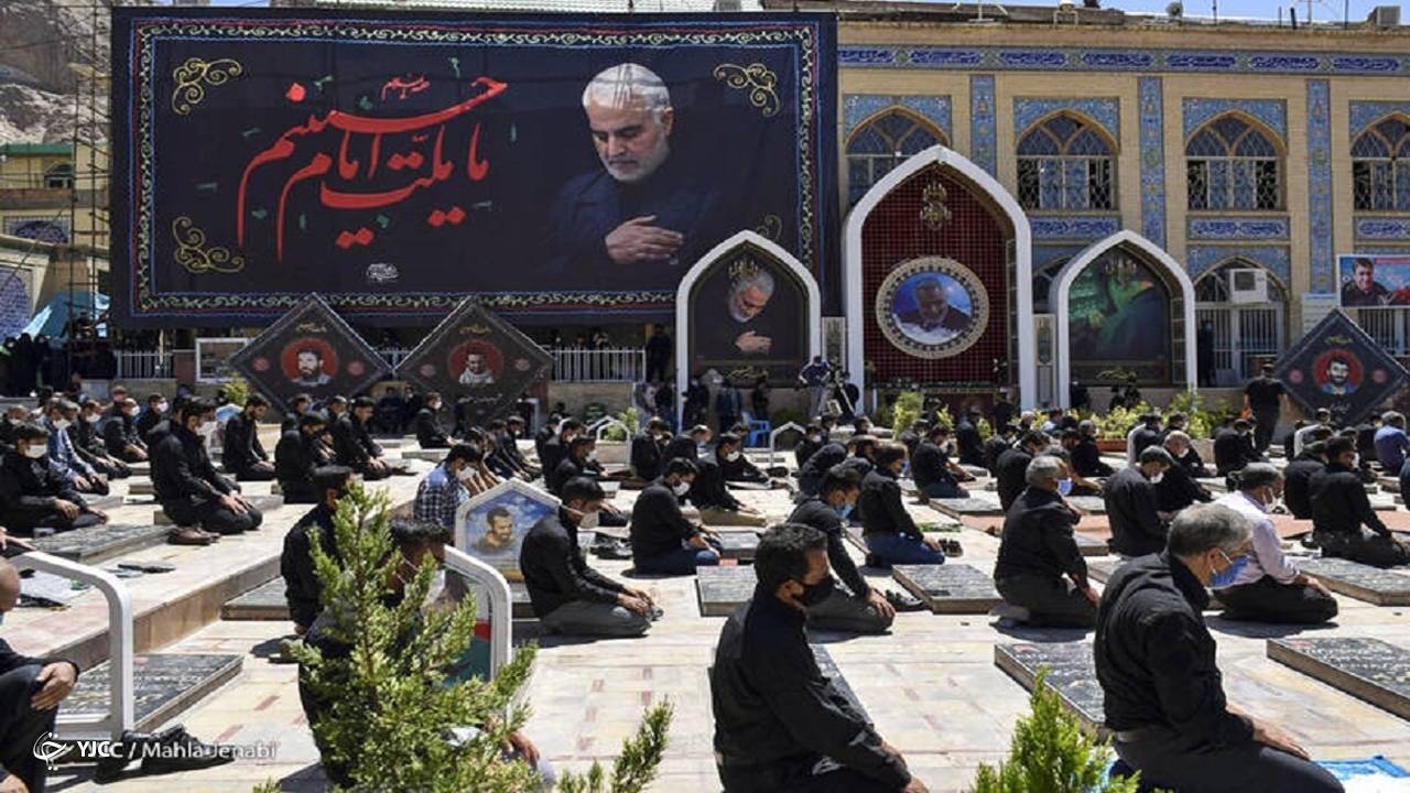 عزاداران حسینی در مهاباد نماز ظهر عاشورا را اقامه کردند