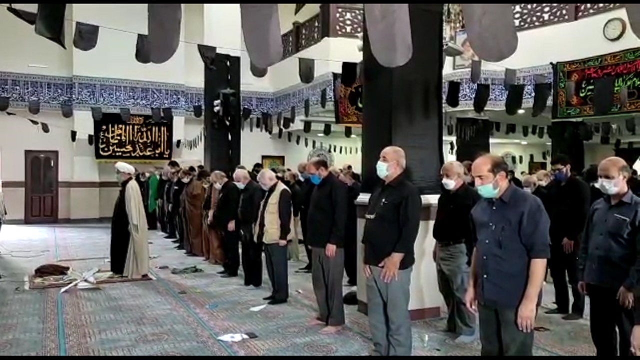 فیلمی از اقامه نماز ظهر عاشورا در مسجد جامع پردیس شهر تهران