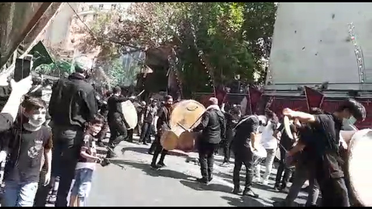 تئاتر شهر میزبان عاشقان حسینی در ظهر عاشورا + فیلم