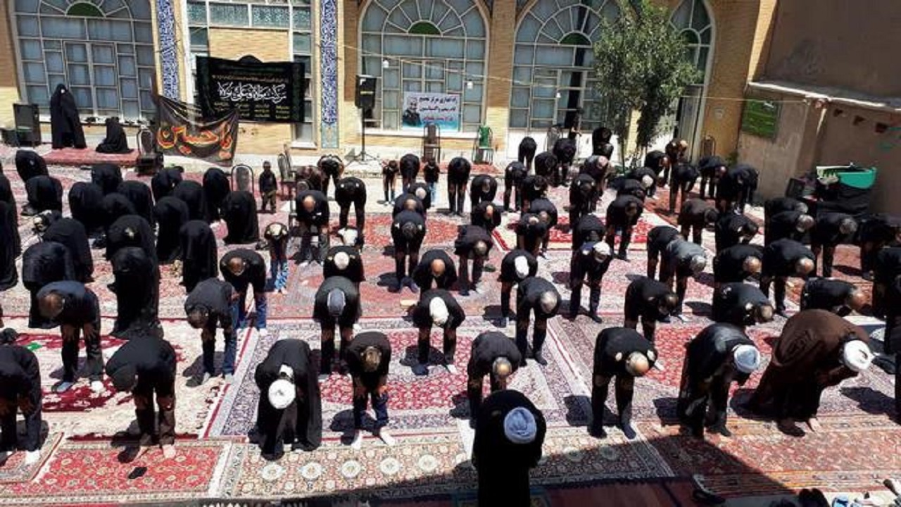 اقامه نماز ظهر عاشورا در کردستان