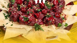 زنی که در غذا خوردن حریف می‌طلبد + فیلم
