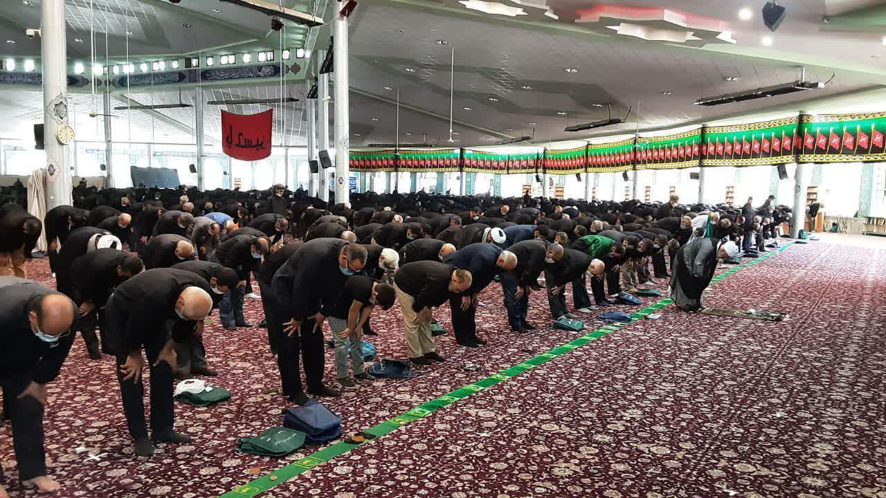تجلی اقتدا به امام حسین در ظهر عاشورا