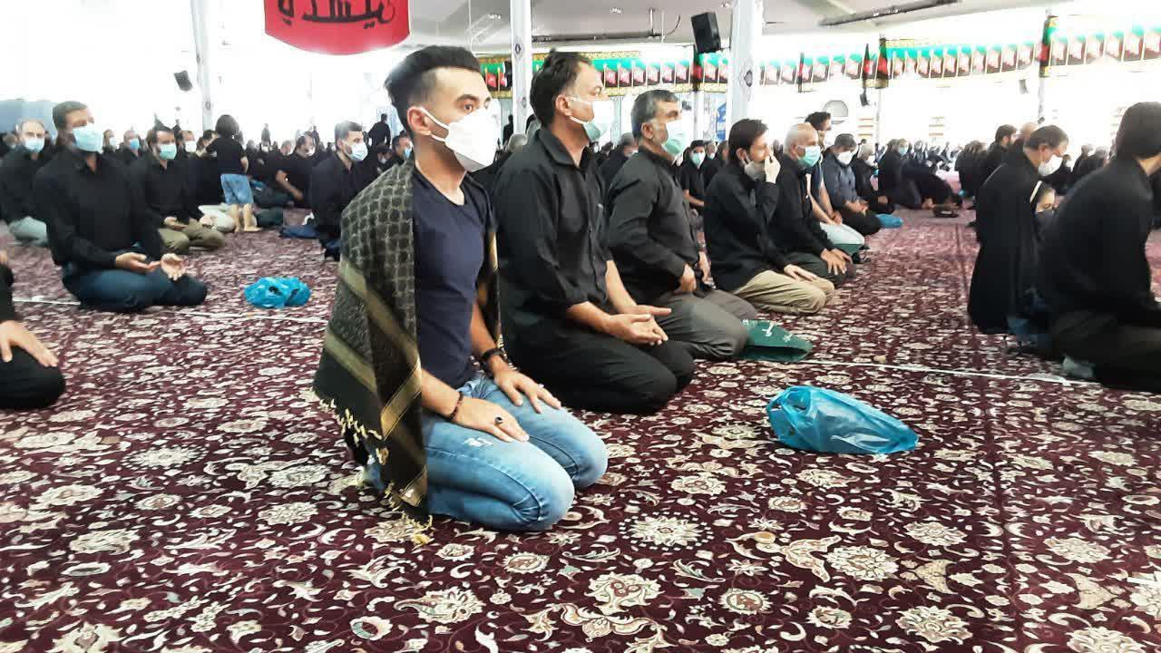 تجلی اقتدا به امام حسین در ظهر عاشورا