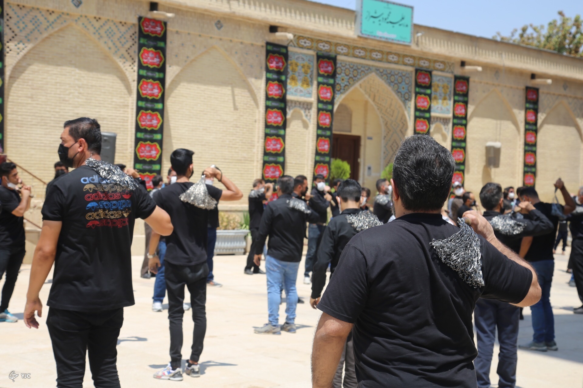 شور حسینی همراه با رعایت اصول بهداشتی در آستان مقدس سید علاءالدین حسین (ع) + تصاویر