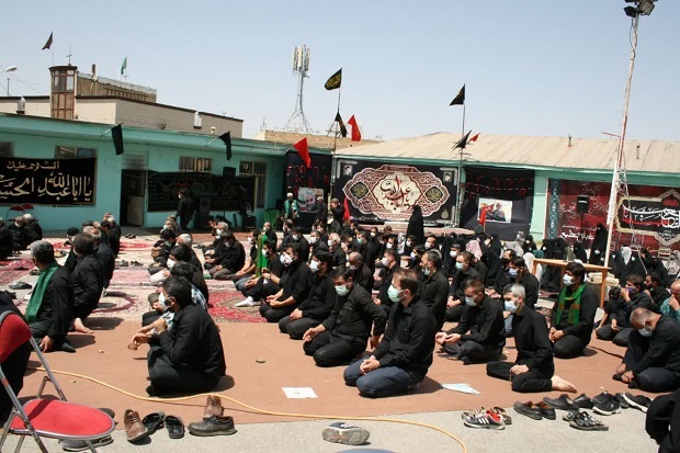 عزاداری و اقامه نماز ظهر عاشورا در کوی مزداگینه همدان