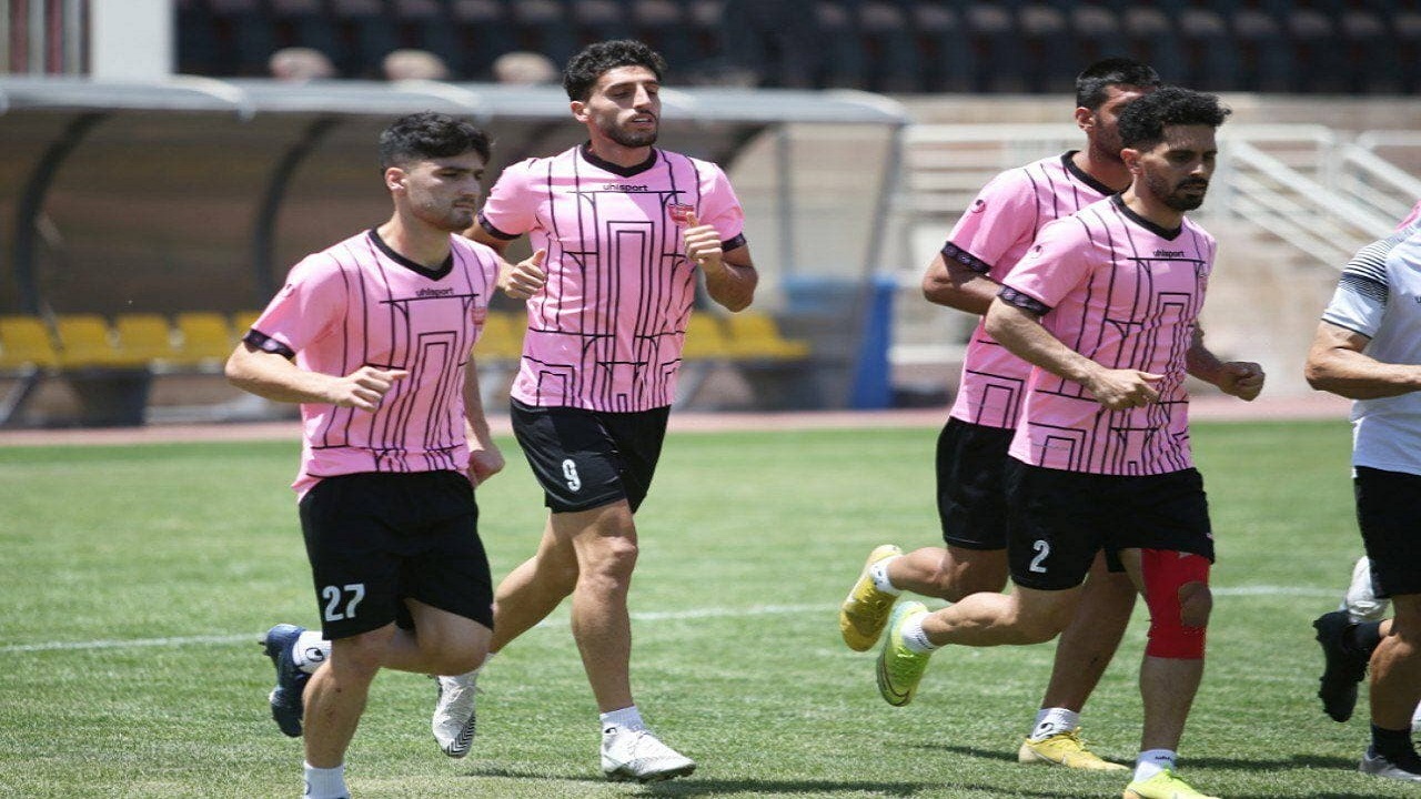 حضور بازیکنان برای تمدید قرارداد در باشگاه پرسپولیس