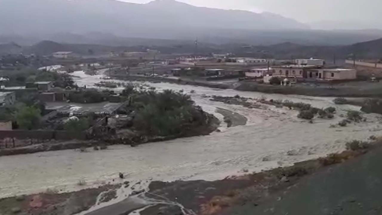 بارش رحمت‌الهی در روستای آهون + فیلم