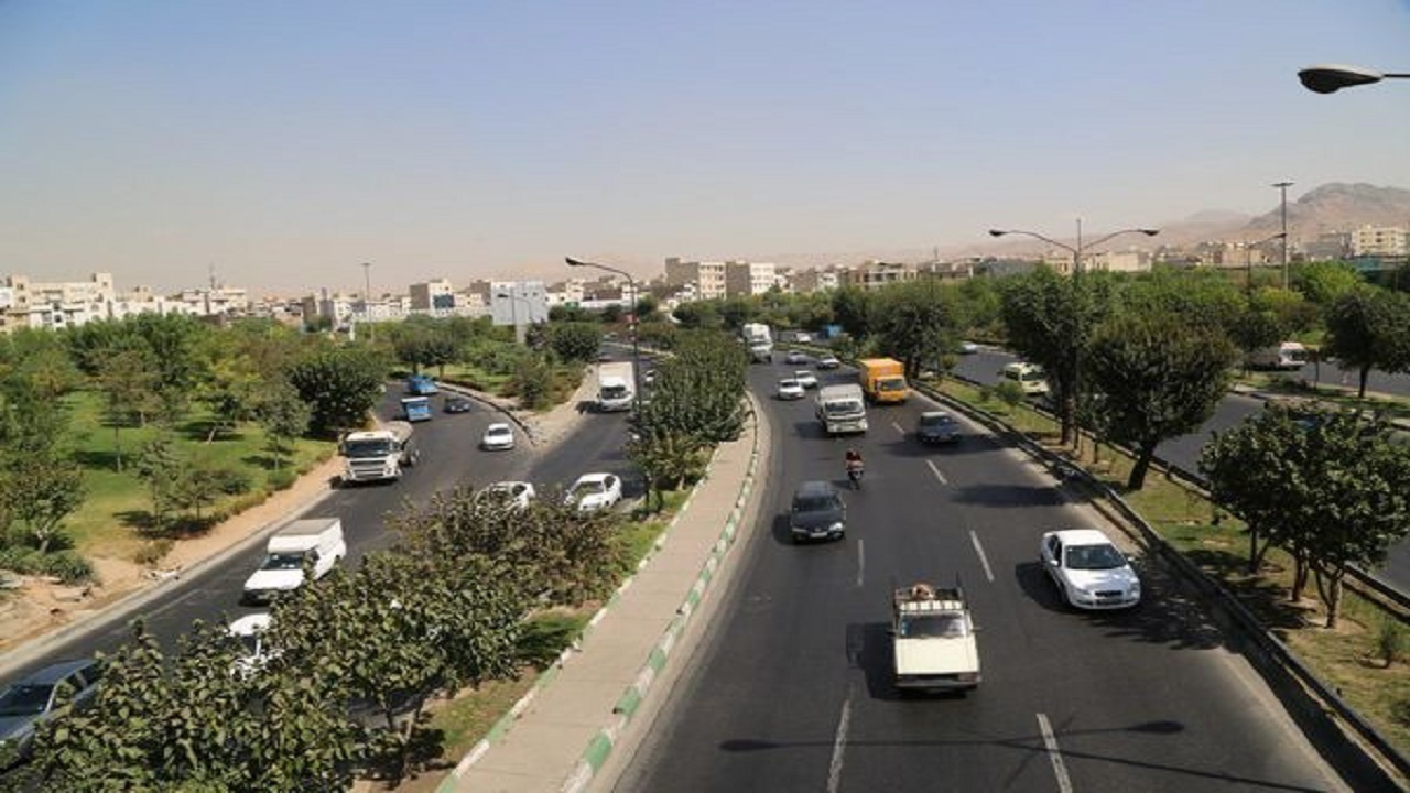 خلوتی معابر تهران در صبح ٣٠ مرداد/ رانندگان با سرعت مطمئنه حرکت کنند