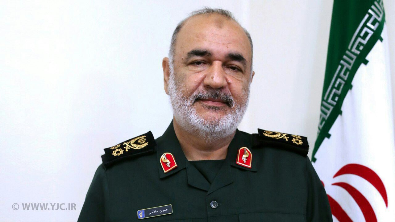 سفر سردار سلامی به کرمان/ بازدید از مراکز واکسیناسیون کرمان/مردم تقاضای واکسن برکت را دارند+ تصاویر