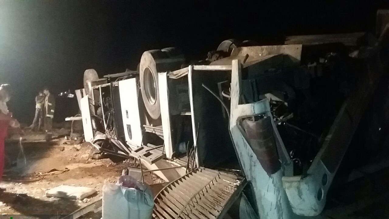 ۱۲ مصدوم واژگونی اتوبوس در دامغان به شاهرود انتقال یافتند