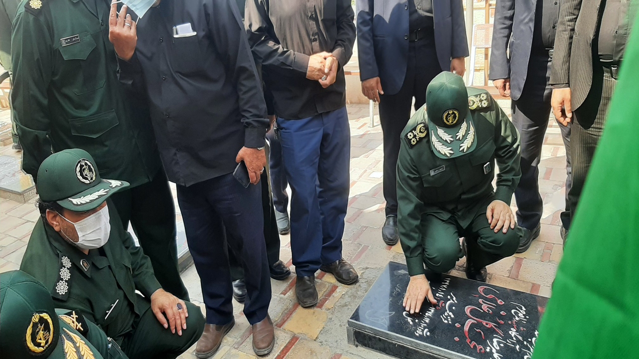 فرمانده سپاه پاسداران به شهیدسردار سلیمانی ادای احترام کرد