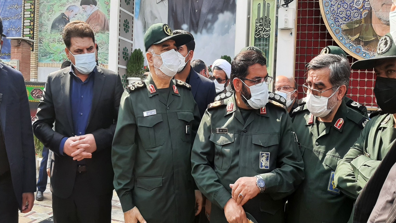فرمانده سپاه پاسداران به شهیدسردار سلیمانی ادای احترام کرد