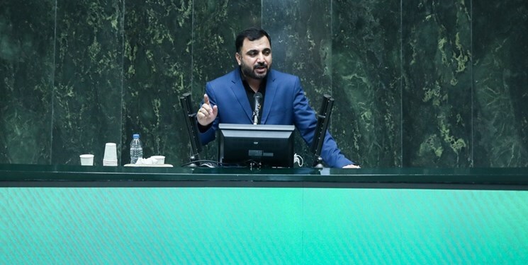 ۵۰ میلیون ایرانی در شبکه‌های اجتماعی حضور دارند/ فرصت‌های فضای مجازی بیشتر از آسیب‌های آن است/ شبکه ملی اطلاعات را ظرف ۴ سال اجرا می‌کنیم