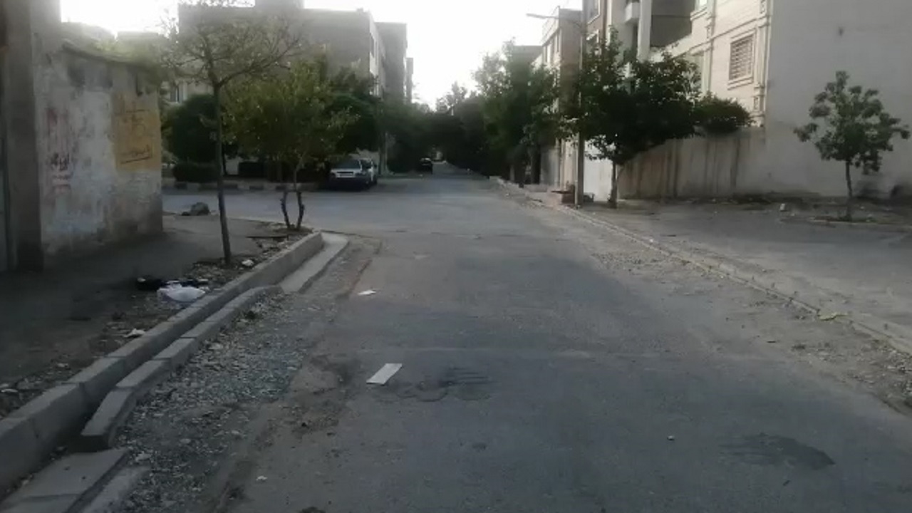 وضعیت اسفناک آسفالت و عدم رسیدگی به فضای سبز در شهرک وحدت