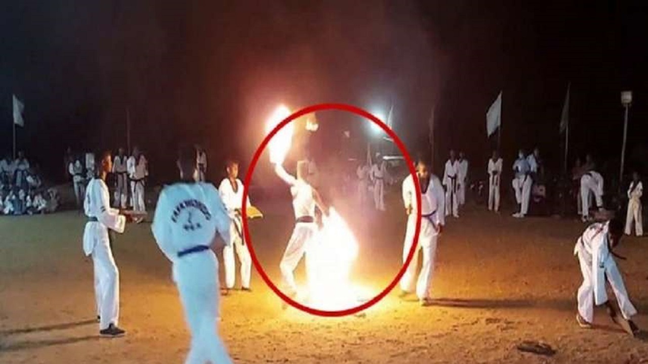آتش گرفتن استاد کاراته کار حین انجام نمایش!