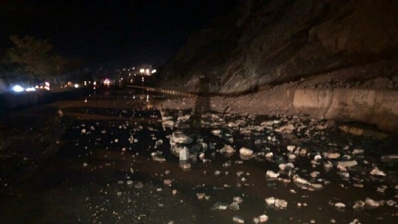 امدادرسانی به ۸۰ مسافر گرفتار در جاده مسدود مهدیشهر