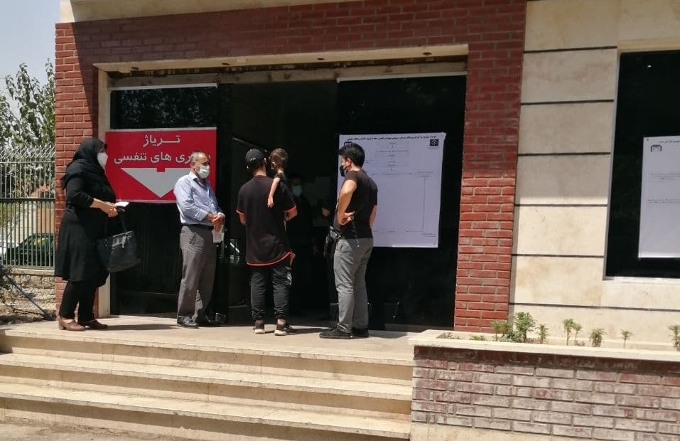 کرونایی&zwnj;ها چه می&zwnj;کشند؟/ روایت یک روز سخت از خانه تا بیمارستان