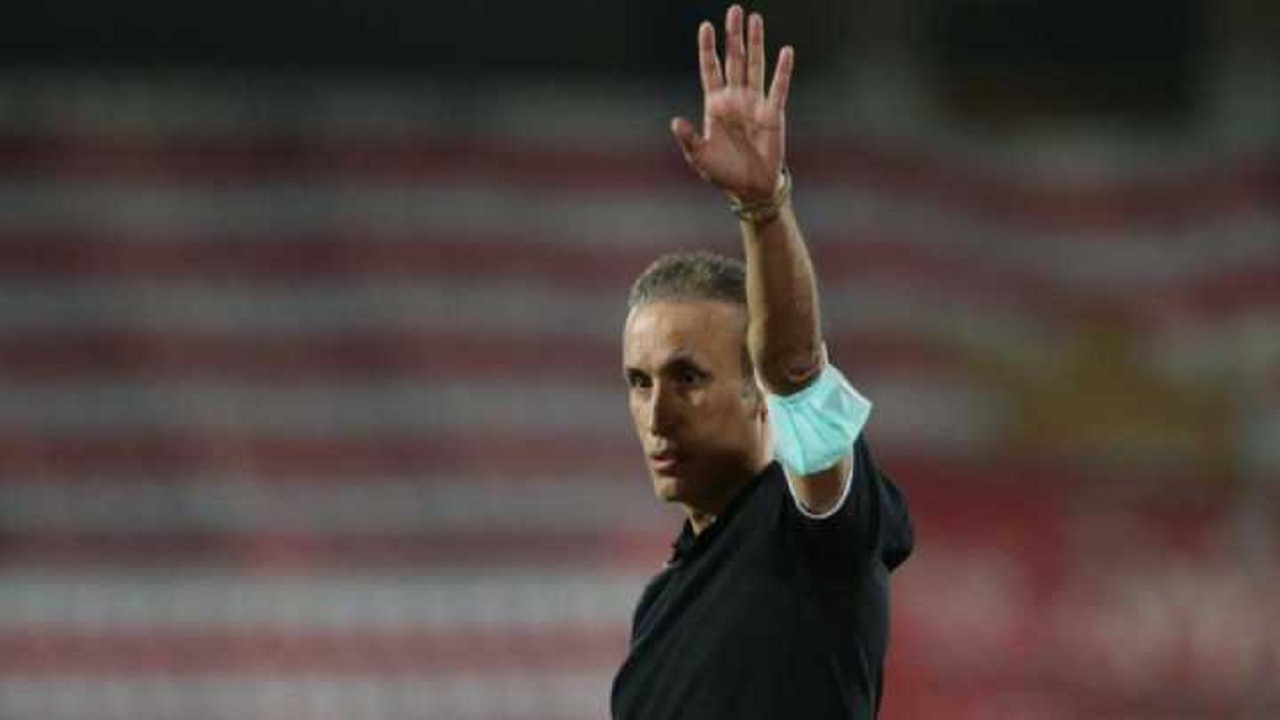 گل‌محمدی: امیدوارم خداوند مزد تلاش بازیکنان را بدهد و دل هواداران را شاد کنیم