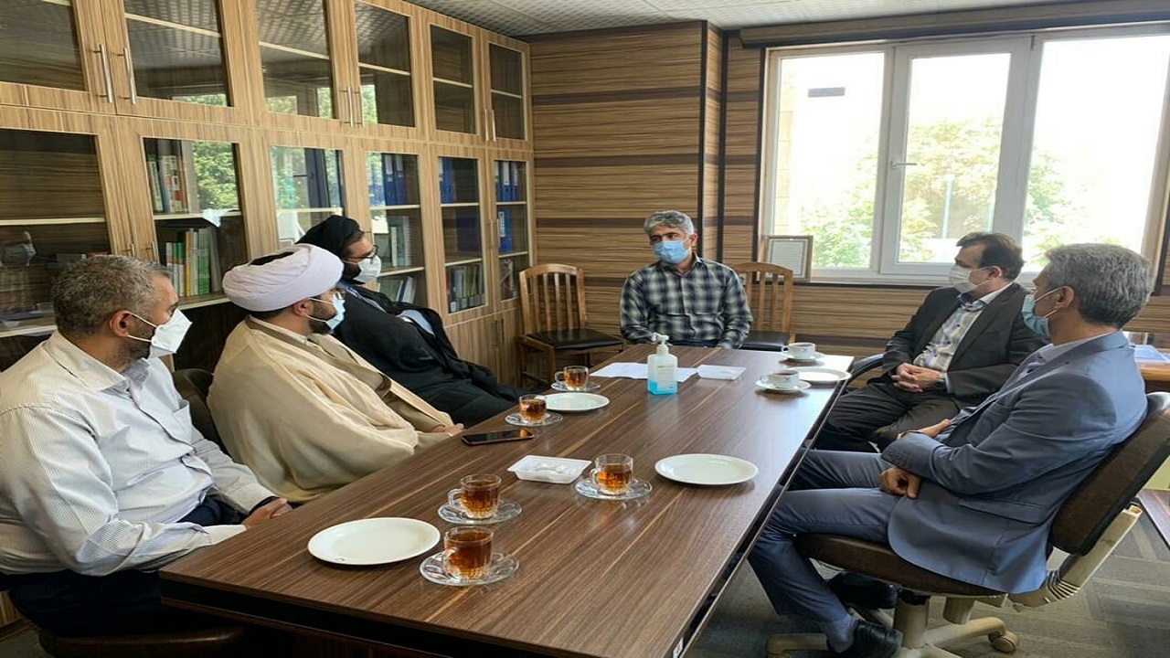اهداء اولین سری تجهیزات درمانی به بیمارستان رحیمیان الوند