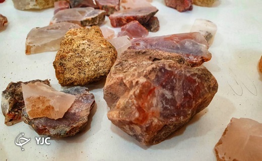 دستانی که به سنگ جان می دهند