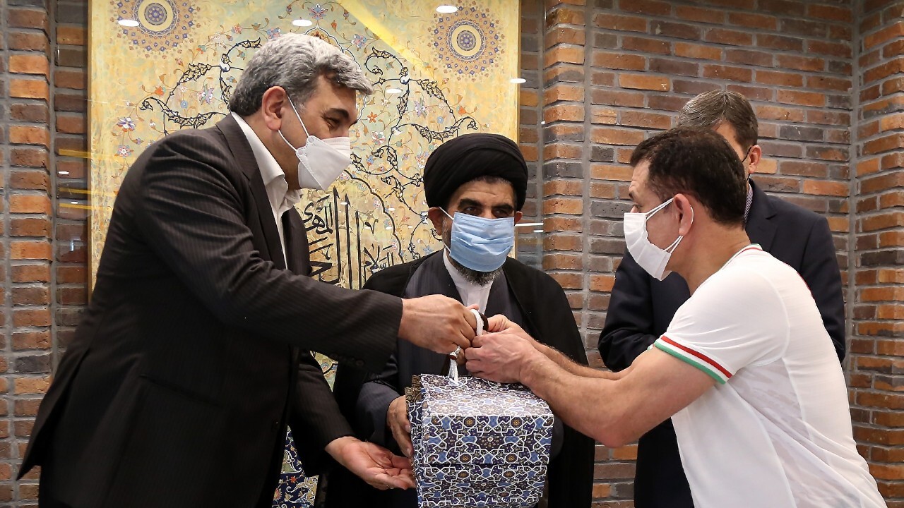 حضور شهردار تهران، نماینده مجلس و معاون وزیر در فدراسیون کشتی