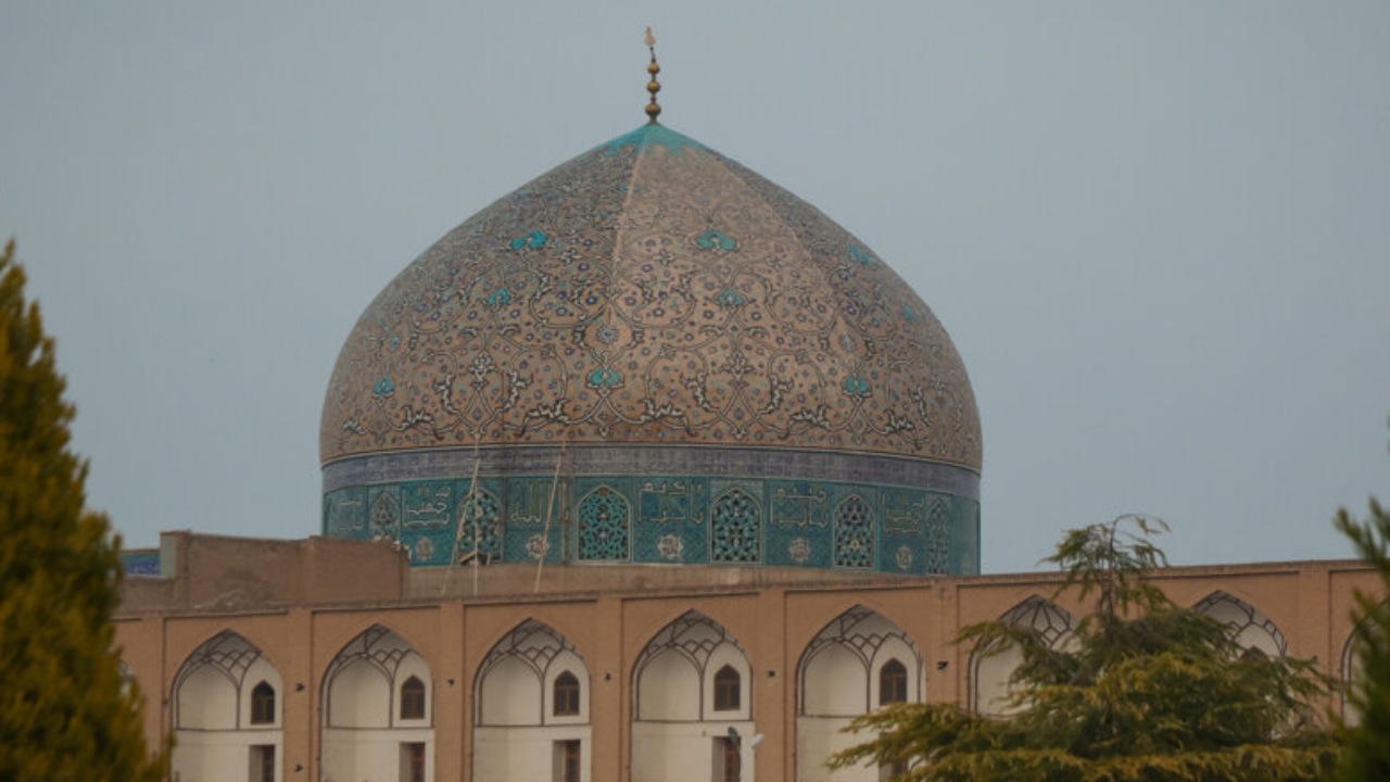 مرمت گنبد مسجد شیخ لطف‌الله به دست غیر متخصص ها/ چرا صدای منتقدان شنیده نمی‌شود؟