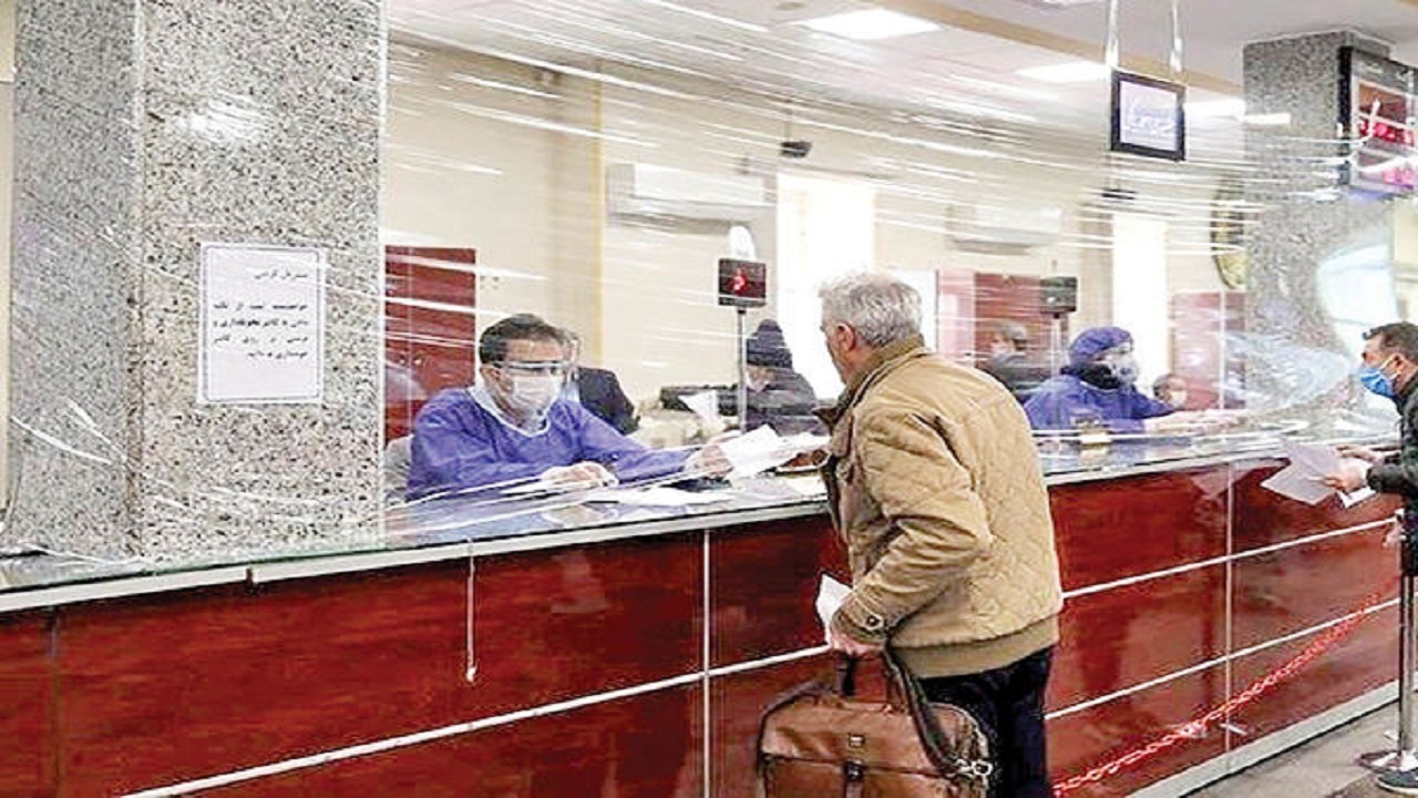 ادارات و بانک‌های اهواز، کرونا ویروس را دست کم گرفته اند