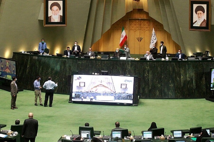 همه چیز درباره طرح صیانت از فضای مجازی به زبان ساده ؛ از سهم فروش اینترنت به تولیدکنندگان محتوا تا عدم فیلترینگ شبکههای اجتماعی همه چیز درباره طرح صیانت از فضای مجازی به زبان ساده ؛ از سهم فروش اینترنت به تولیدکنندگان محتوا تا عدم فیلترینگ شبکههای اجتماعی