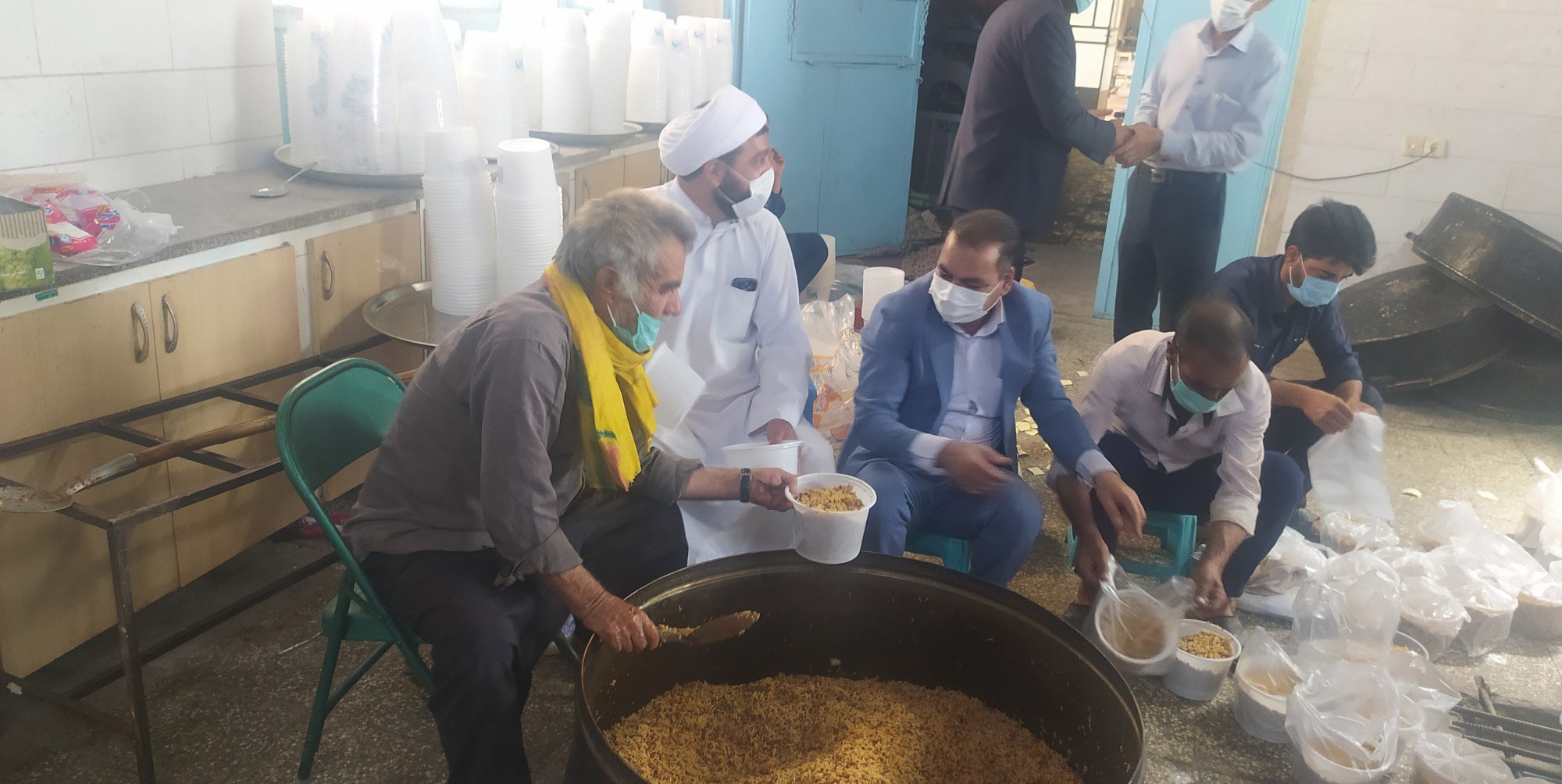طبخ و توزیع ۳۲۰۰ پرس غذای گرم در بخش یزدان آباد